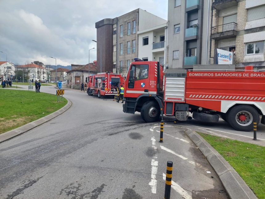 Braga: Incêndio em quadro elétrico propaga a dois andares Bombeiros Braga BS Braga