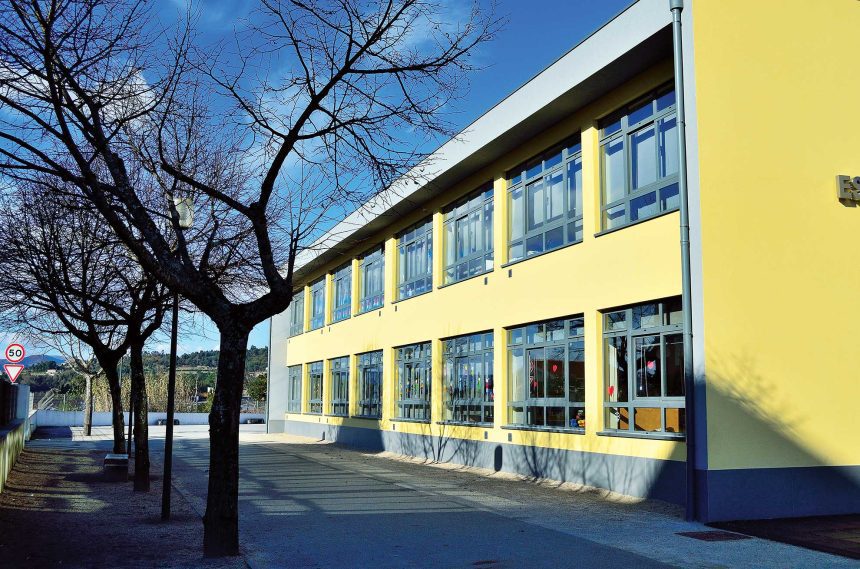 escola centro escolar ferreiros amares maus tratos 4 anos