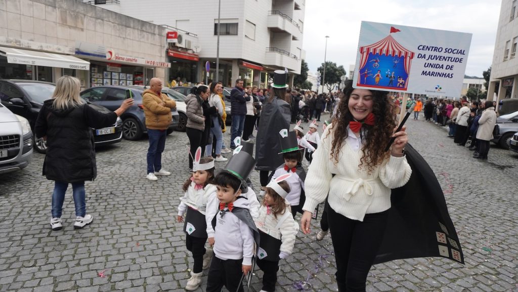 desfile de carnaval esposende ambiente fantasia 100