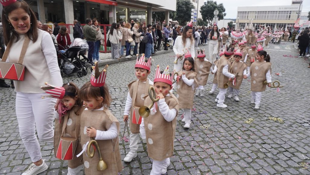 desfile de carnaval esposende ambiente fantasia 141