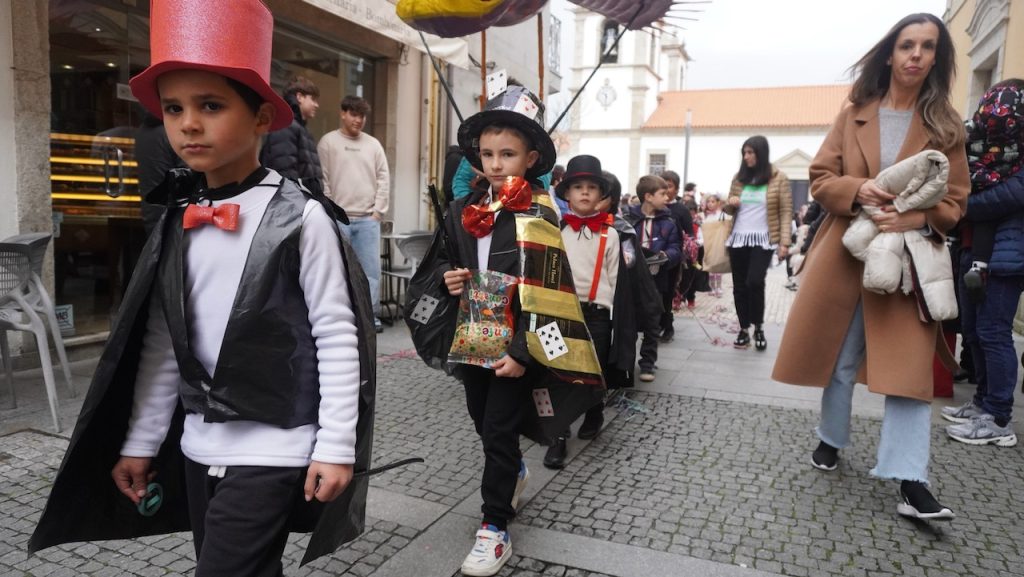 desfile de carnaval esposende ambiente fantasia 32