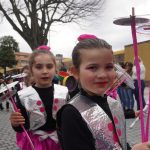desfile carnaval esposende ambiente fantasia