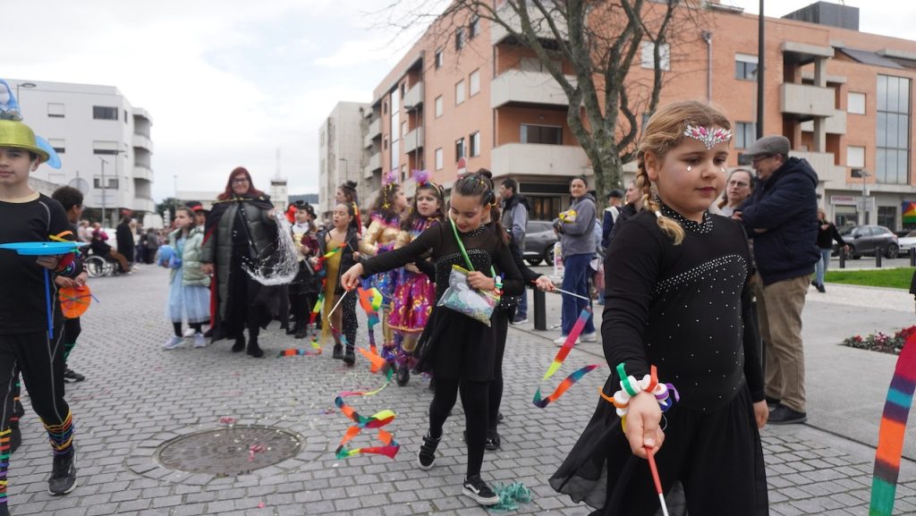 desfile de carnaval esposende ambiente fantasia 70