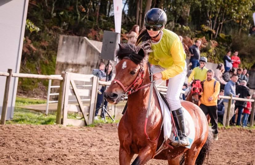 Equitação: É dos Arcos de Valdevez e sagrou-se campeã nacional de jockeys equitacao jockey corrida vitoria guimaraes - 3 Arcos de Valdevez