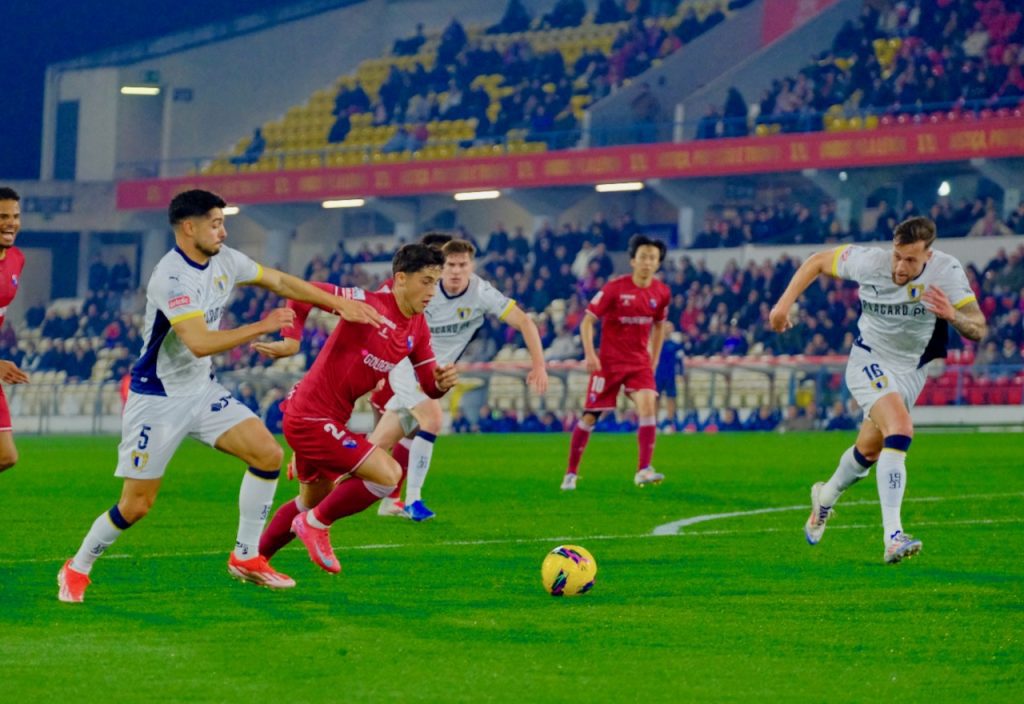 Futebol: Galo sem "Fama" volta a perder. E vão quatro derrotas gil vicente fc fc famalicao - 4