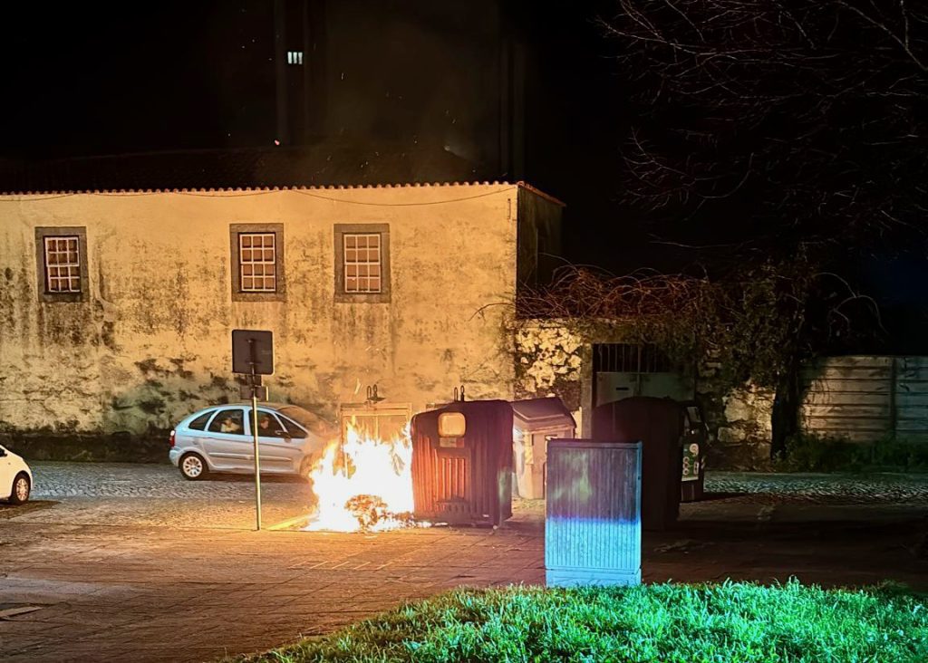Viana incendio contentor