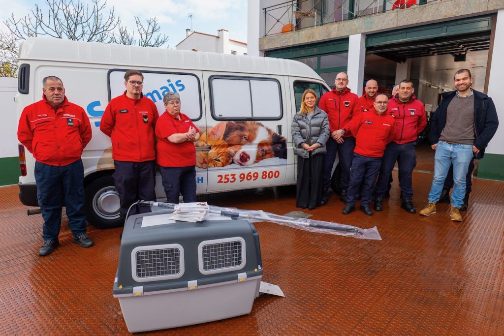 Esposende: Bombeiros de Fão recebem equipamento para recolha de animais feridos recolha animal Bombeiros Fao 1