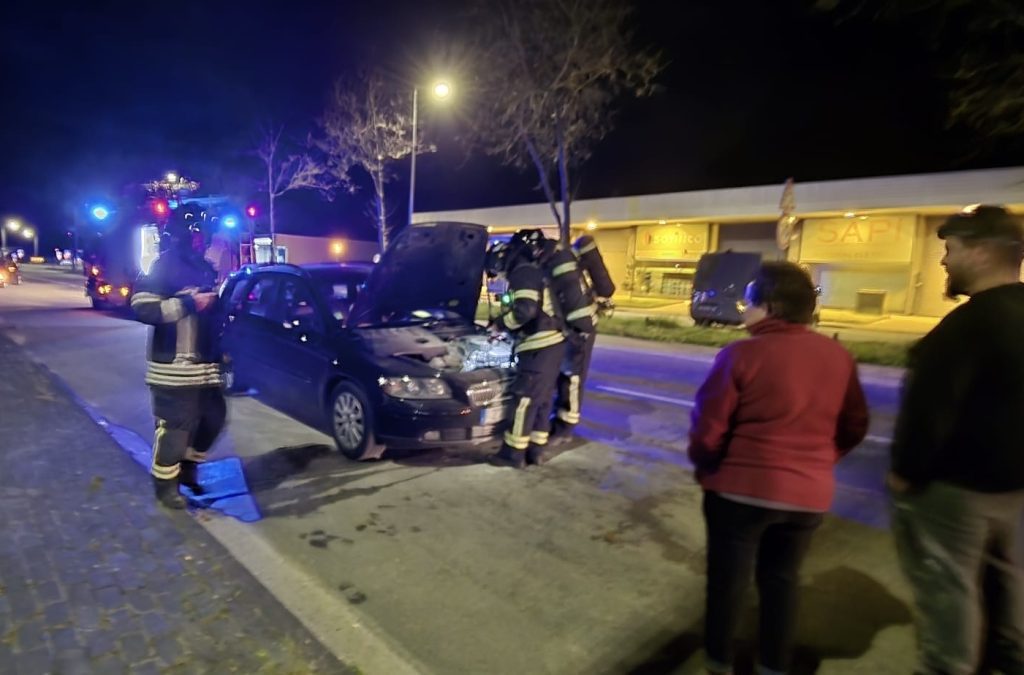 Viana: Carro arde na EN103 em Neiva Neiva carro arde viana