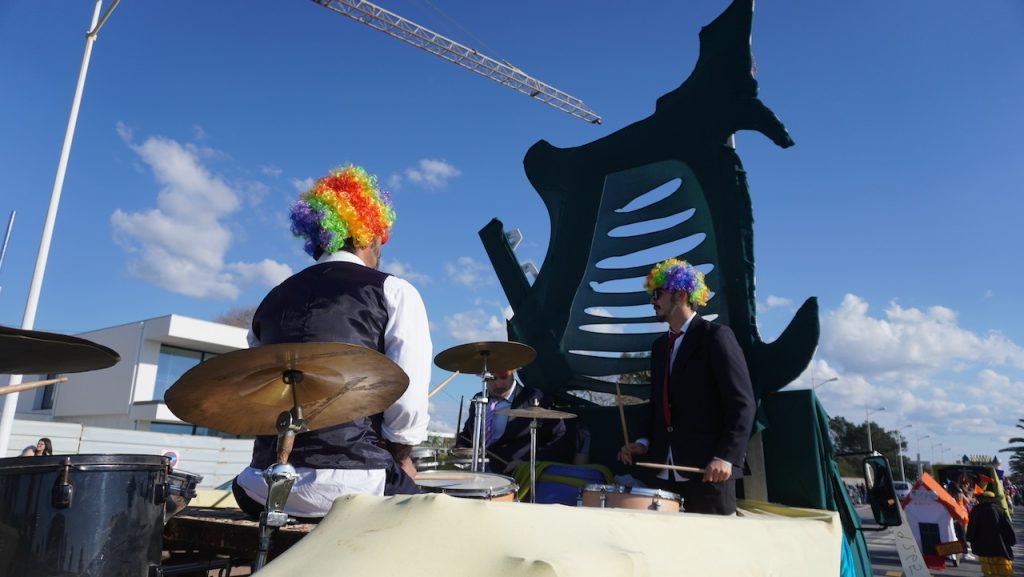 Esposende: Cortejo de Carnaval invade marginal com milhares de pessoas e dinamiza economia local Carnaval Esposende 2025 3