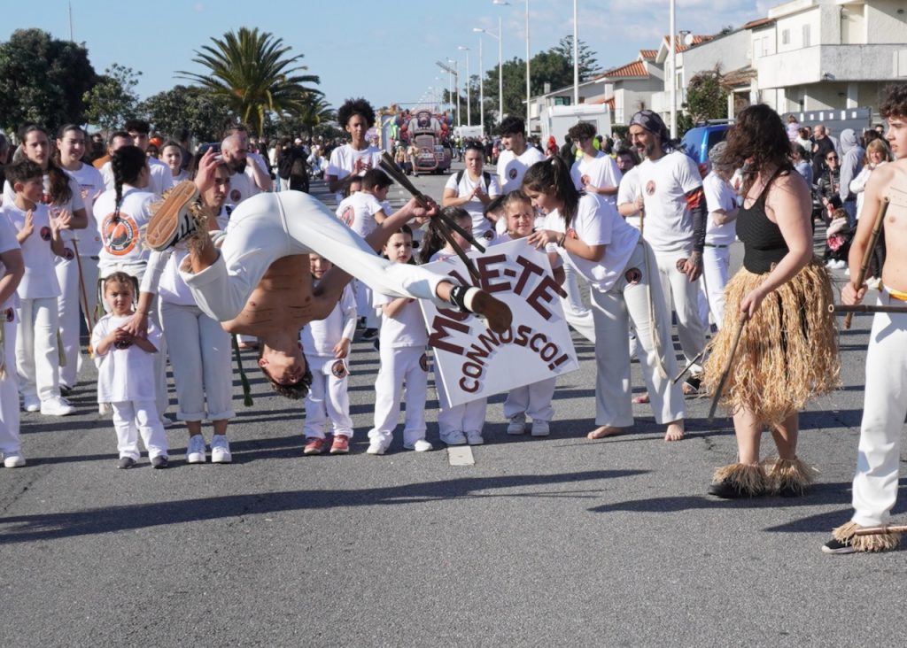 Esposende: Cortejo de Carnaval invade marginal com milhares de pessoas e dinamiza economia local Carnaval Esposende 2025 1