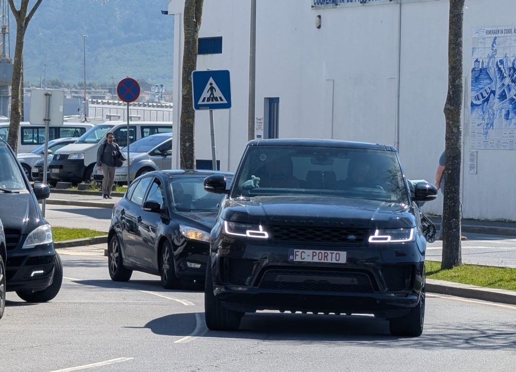 Viana: Matrícula "FC Porto" não passou despercebida na Ribeira FC Porto matricula Viana do Castelo - 1