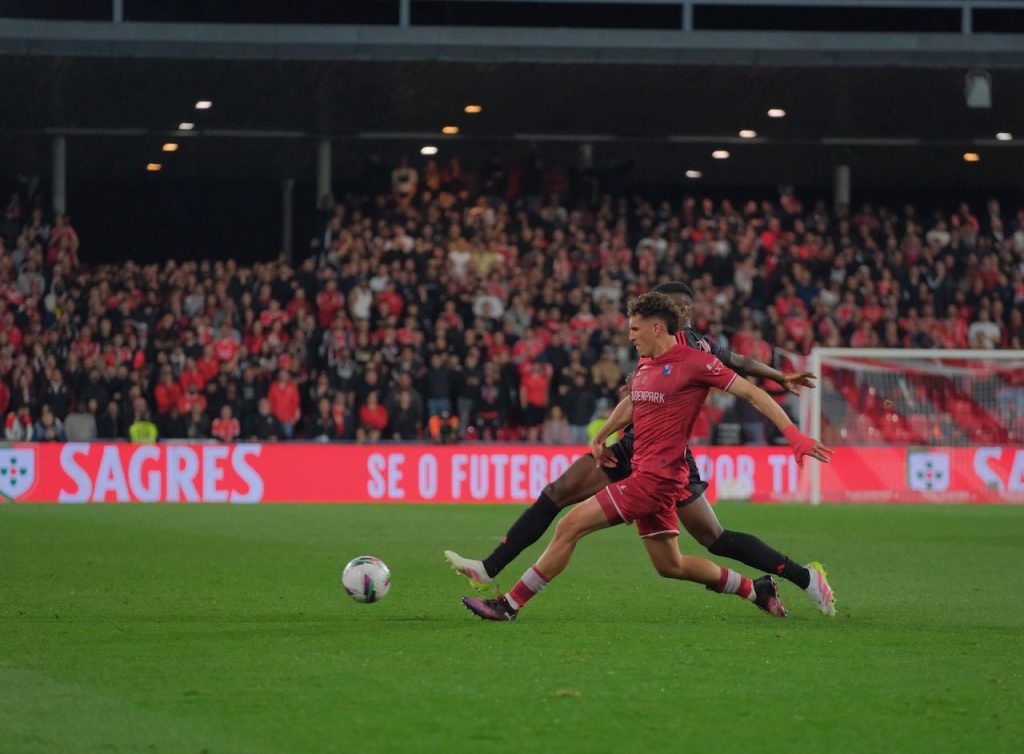 Futebol: Gil Vicente FC perde e continua aflito na I Liga Gil Vicente FC Benfica