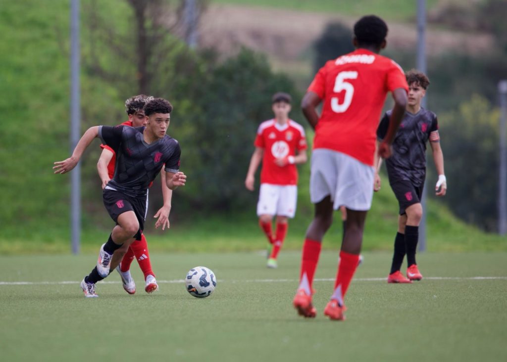 Futebol: Bis de Gustavo Fonte na vitória do SC Braga "b" frente ao Benfica SC Braga sub16