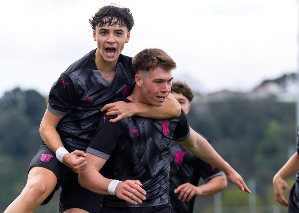 Futebol: Bis de Gustavo Fonte na vitória do SC Braga "b" frente ao Benfica SC Braga sub16