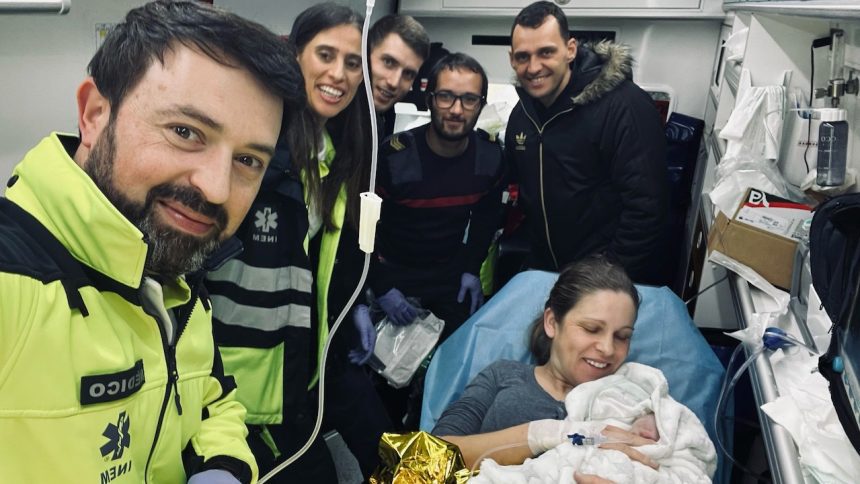 Esposende: Miguel não quis esperar e nasceu na ambulância dos bombeiros esposende bebe