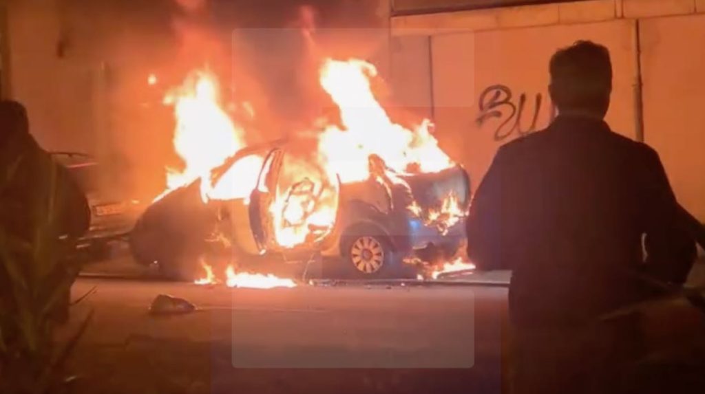 Carro arde na Póvoa de Varzim