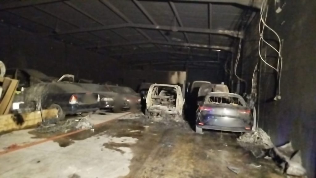Minho: Incêndio em oficina destróis vários carro em Amares incendio amares oficina
