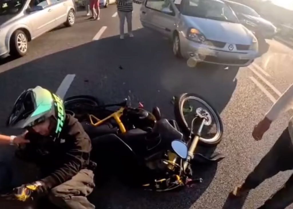 EN13: Vídeo mostra acidente aparatoso de motociclista em Caminha Video acidente caminha moto
