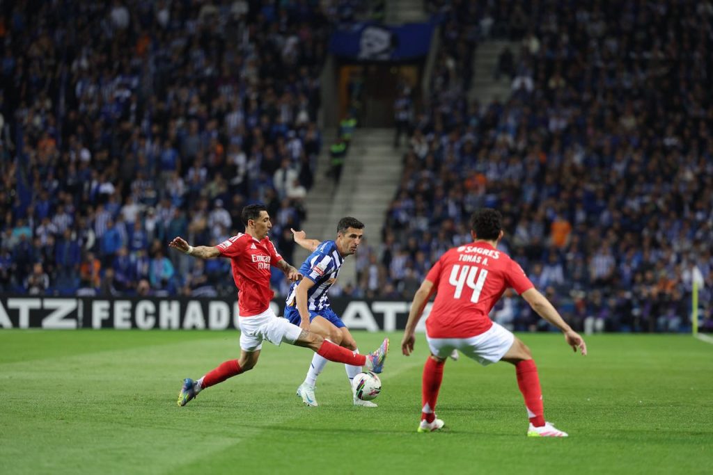 April 06, 2025, Estádio Dragão, Porto Portugal - Liga Portugal: Fc Porto vs SL Benfica, Fight with police