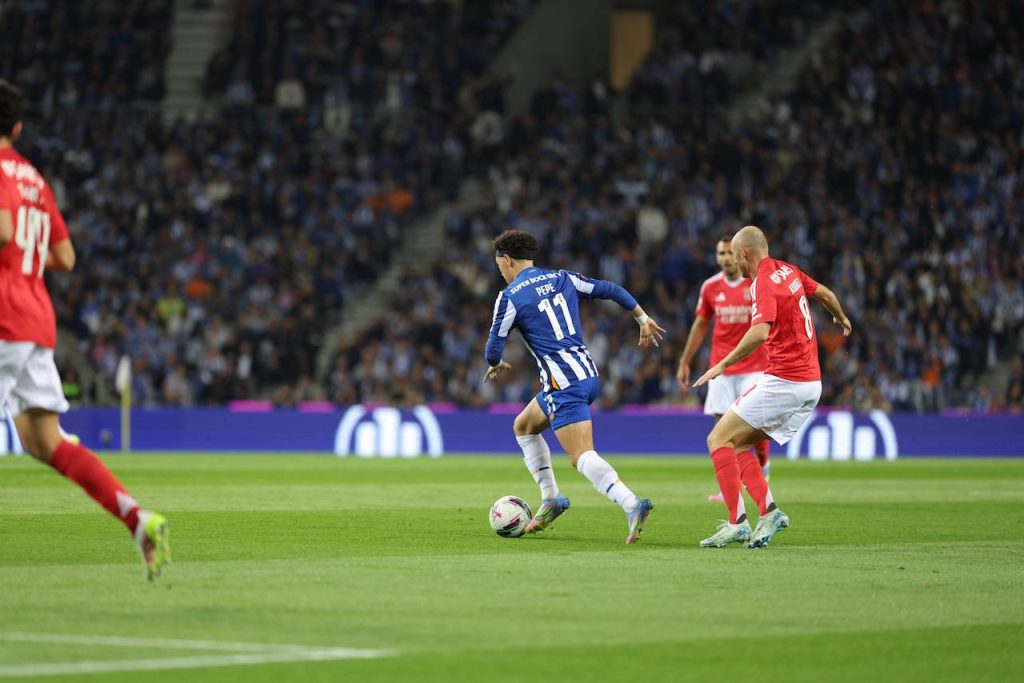 April 06, 2025, Estádio Dragão, Porto Portugal - Liga Portugal: Fc Porto vs SL Benfica, Fight with police