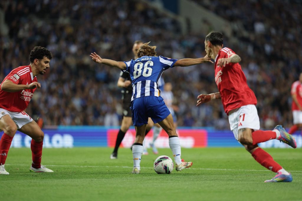 April 06, 2025, Estádio Dragão, Porto Portugal - Liga Portugal: Fc Porto vs SL Benfica, Fight with police