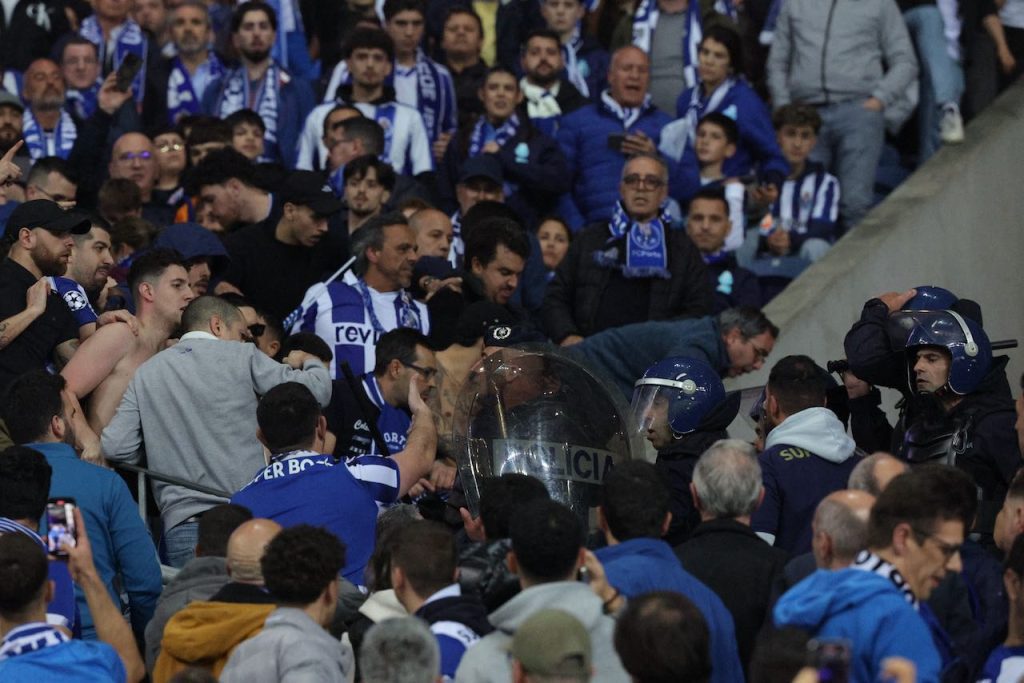 Futebol: FC Porto reune com autoridades após incidentes no Estádio do Dragão April 06, 2025, Estádio Dragão, Porto Portugal - Liga Portugal: Fc Porto vs SL Benfica, Fight with police