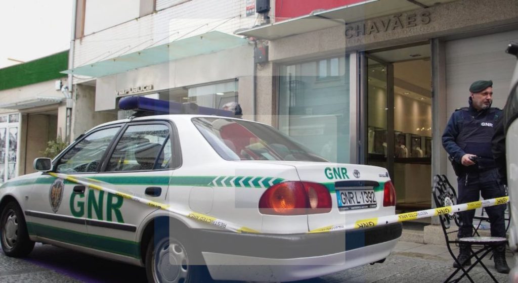 Esposende: E voltaram à ourivesaria Chavães. Agrediram e fugiram. Ainda realizaram um "carkjacking" Carjacking esposende ourivesaria assalto chavaes