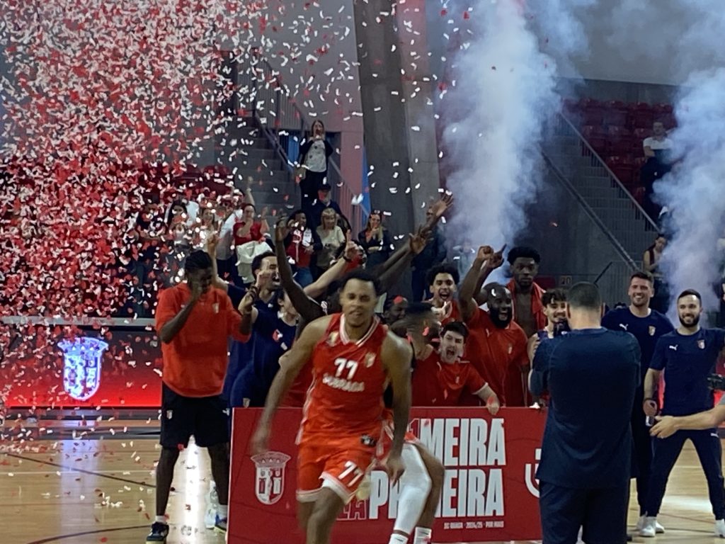 Basquetebol: Histórico. SC Braga sobe à LBP Sc Braga basquetebol