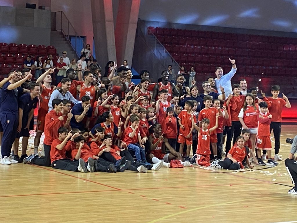 Basquetebol: Histórico. SC Braga sobe à LBP Basquetebol Sc braga