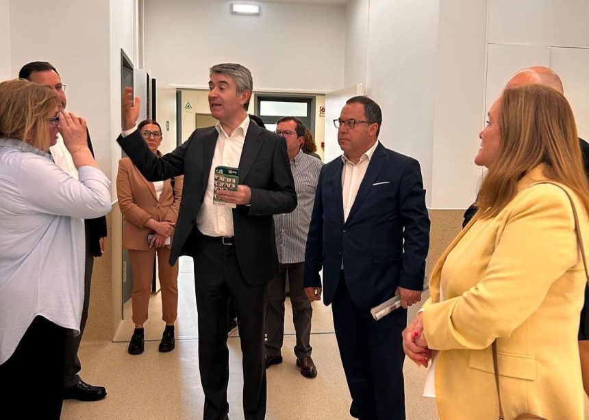 Legislativas: José Luís Carneiro esteve em Esposende e destacou papel Santa Casa na saúde e apoio social Jose Luis Carneiro Esposende campanha PS legislativas - 4