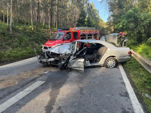 Barcelos: Colisão a envolver autocarro faz uma vítima encarcerada na EN103-1 WhatsApp Image 2025 04 16 at 19.55.25