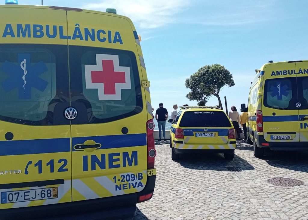 Viana: Buscas no mar na Amorosa por "suposto" casal desparecido Viana socorro amorosa Cvp inem bombeiros