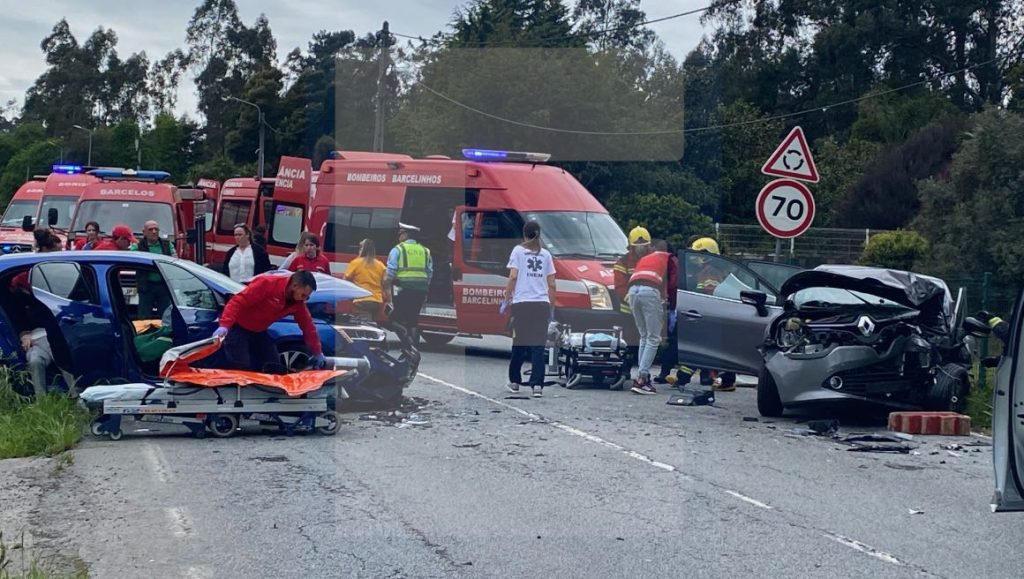 Barcelos: Violenta colisão na EN103 faz seis feridos Acidente Barcelos EN103 Encourados
