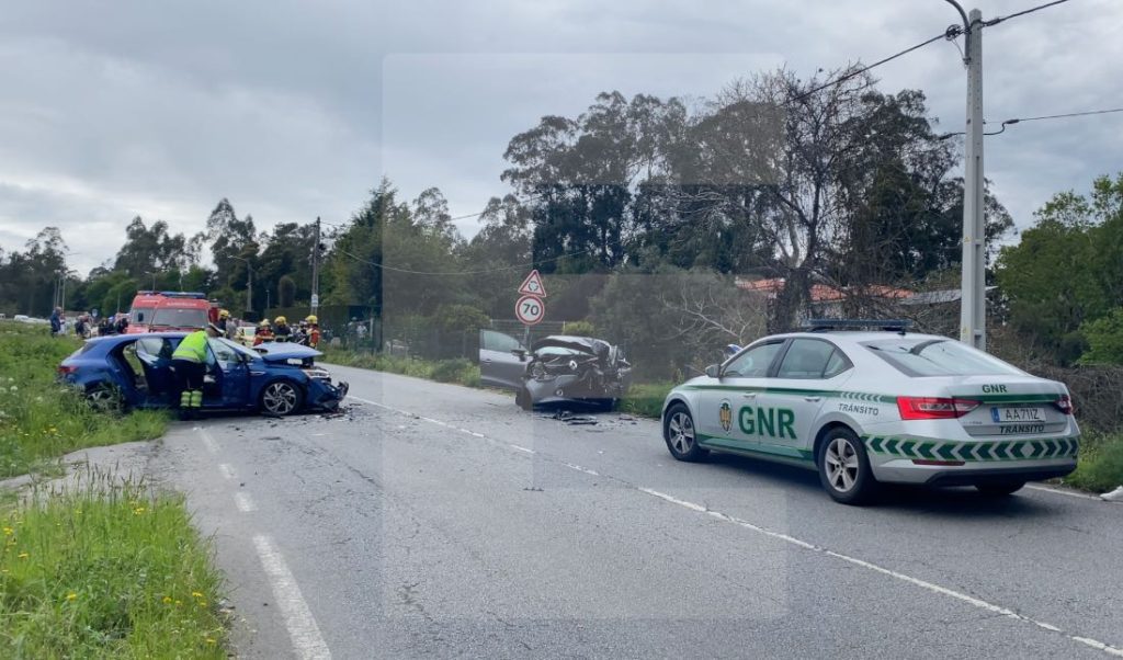 Barcelos: Violenta colisão na EN103 faz seis feridos Acidente Barcelos EN103 Encourados