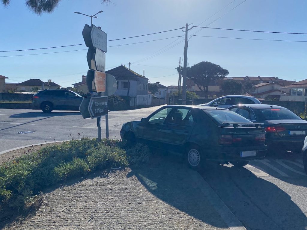 Esposende: Acidente condiciona trânsito junto à capela São Sebastião acidente esposende marinhas cvp