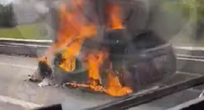 Braga: Carro arde na A3 carro arde braga a3