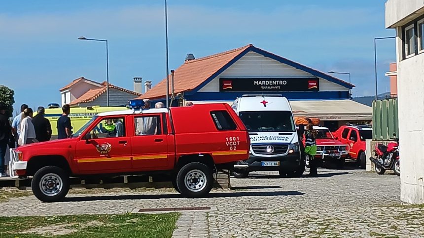 Viana: Buscas no mar na Amorosa por "suposto" casal desparecido Viana socorro amorosa Cvp inem bombeiros