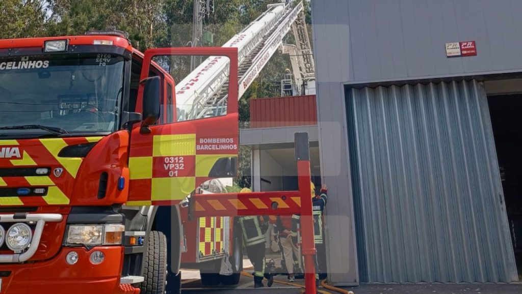 Barcelos: Incêndio em unidade industrial mobilizou bombeiros incendio unidade fabril Barcelos