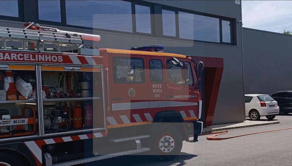 Barcelos: Incêndio em unidade industrial mobilizou bombeiros incendio unidade fabril Barcelos