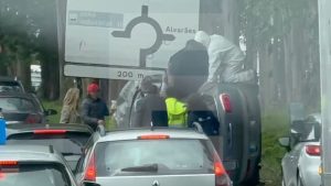 Viana: Vídeo mostra resgate de jovem encarcerado no carro em Alvarães acidente alvaraes resgate EN103 Viana do Castelo