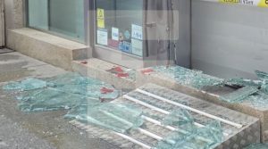Esposende: Tentam assaltar ourivesaria na rua Direita com um carro ourivesaria esposende assalto