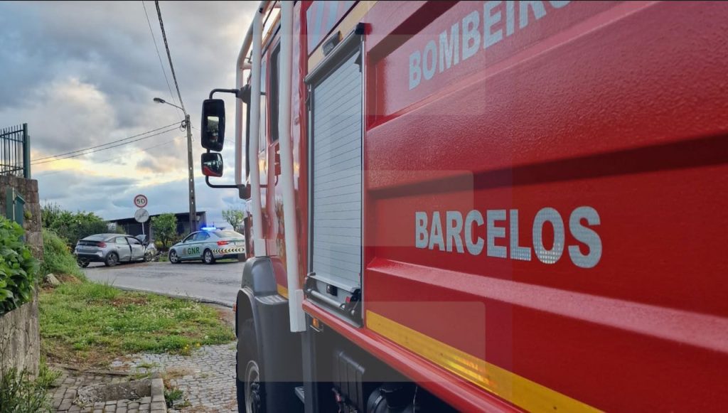 Barcelos: Acidente na EN204 faz um ferido grave Acidente em Barcelos carapeços com um ferido grave festa das cruzes