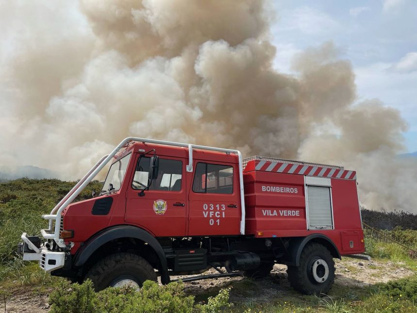 Bombeiros Vila Verde incendio fogo controlado