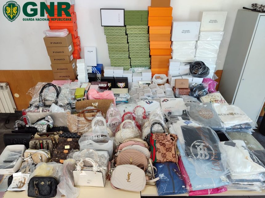 Póvoa de Varzim: GNR apreende mais de 500 artigos contrafeitos e identifica mulher de 30 anos GNR Povoa de Varzim