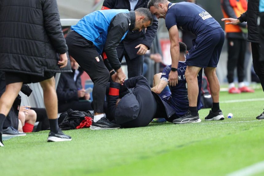 Futebol: Carlos Carvalhal hospitalizado após "entrada" de Matheus Pereira SC Braga Santa Clara