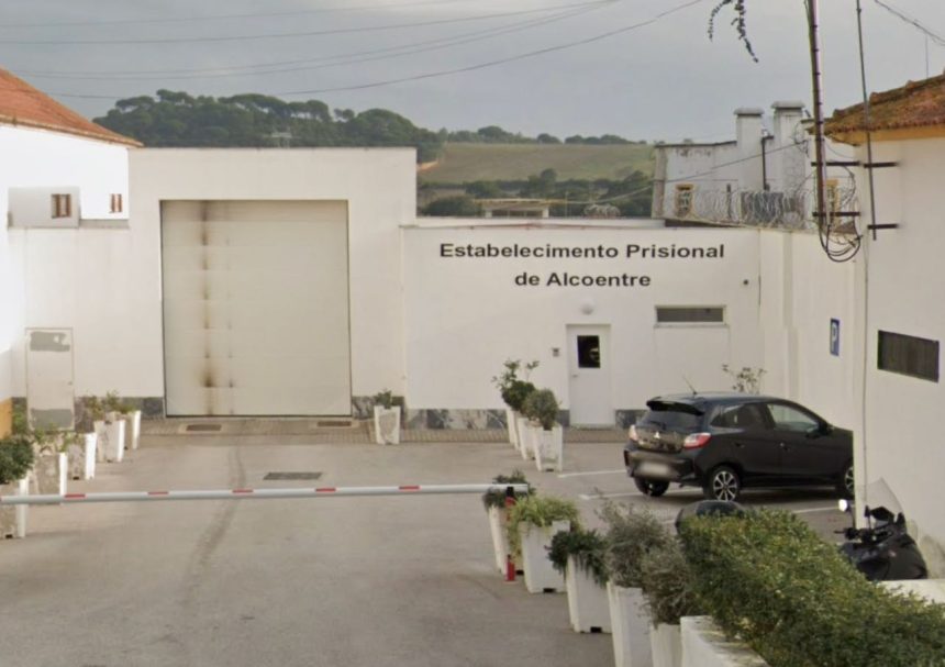 Há uma prisão "aberta" desde há duas semanas em Portugal devida a avaria no portão Prisao alcoentre