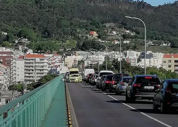 Viana: Jovem de 17 anos em estado grave após atropelamento. Condutor em fuga atropelamento viana jovem 17 anos grave - 1