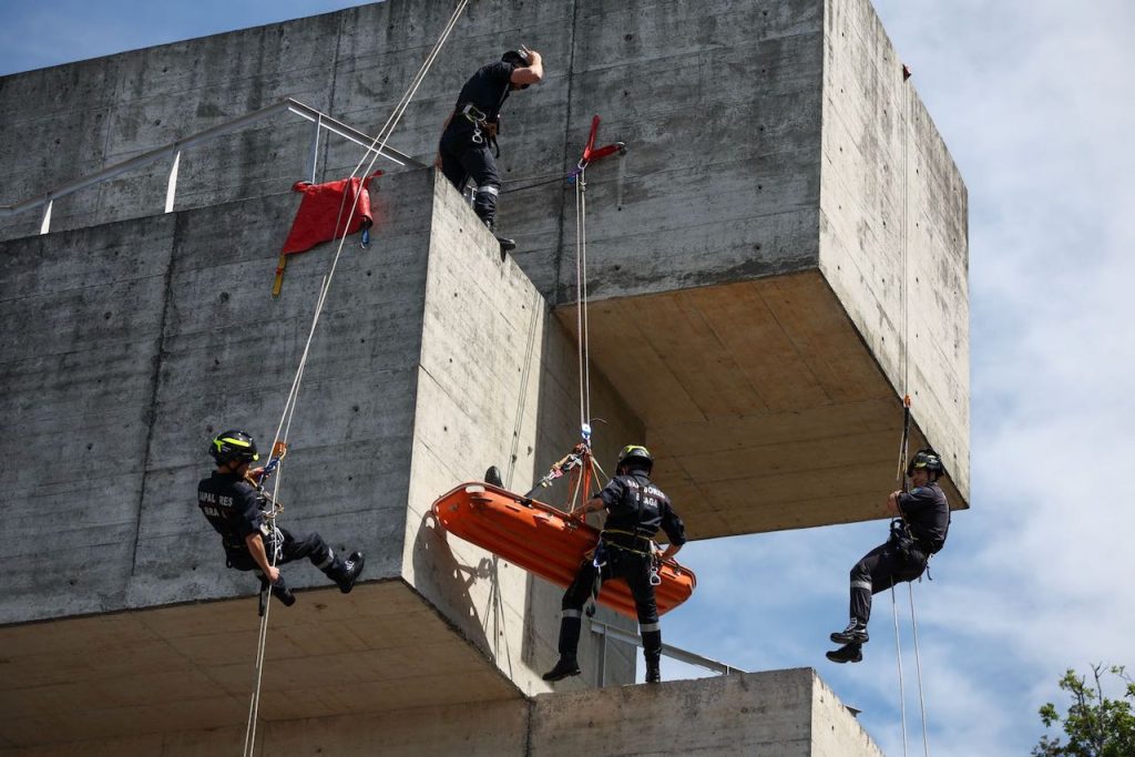 Braga: Uma "irmandade" para toda a vida selada com um "banho à Sapador" bombeiros sapadores de braga 259 anos 15