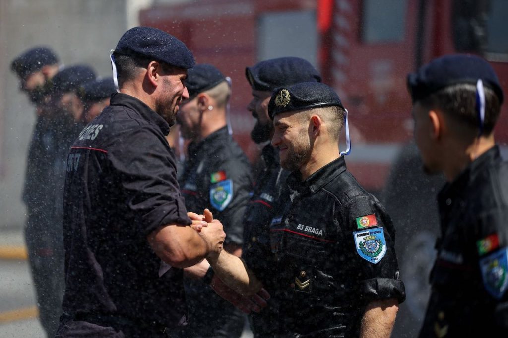 Braga: Uma "irmandade" para toda a vida selada com um "banho à Sapador" bombeiros sapadores de braga 259 anos 28