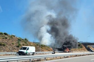 Carro arde A24 vila real